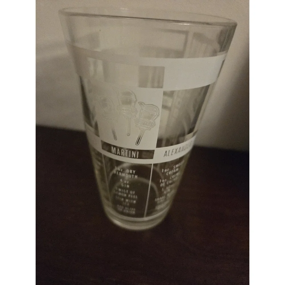 Mr. Bartender Vintage FEDERAL Glass Bar Recipe Cocktail Shaker Illustrated White